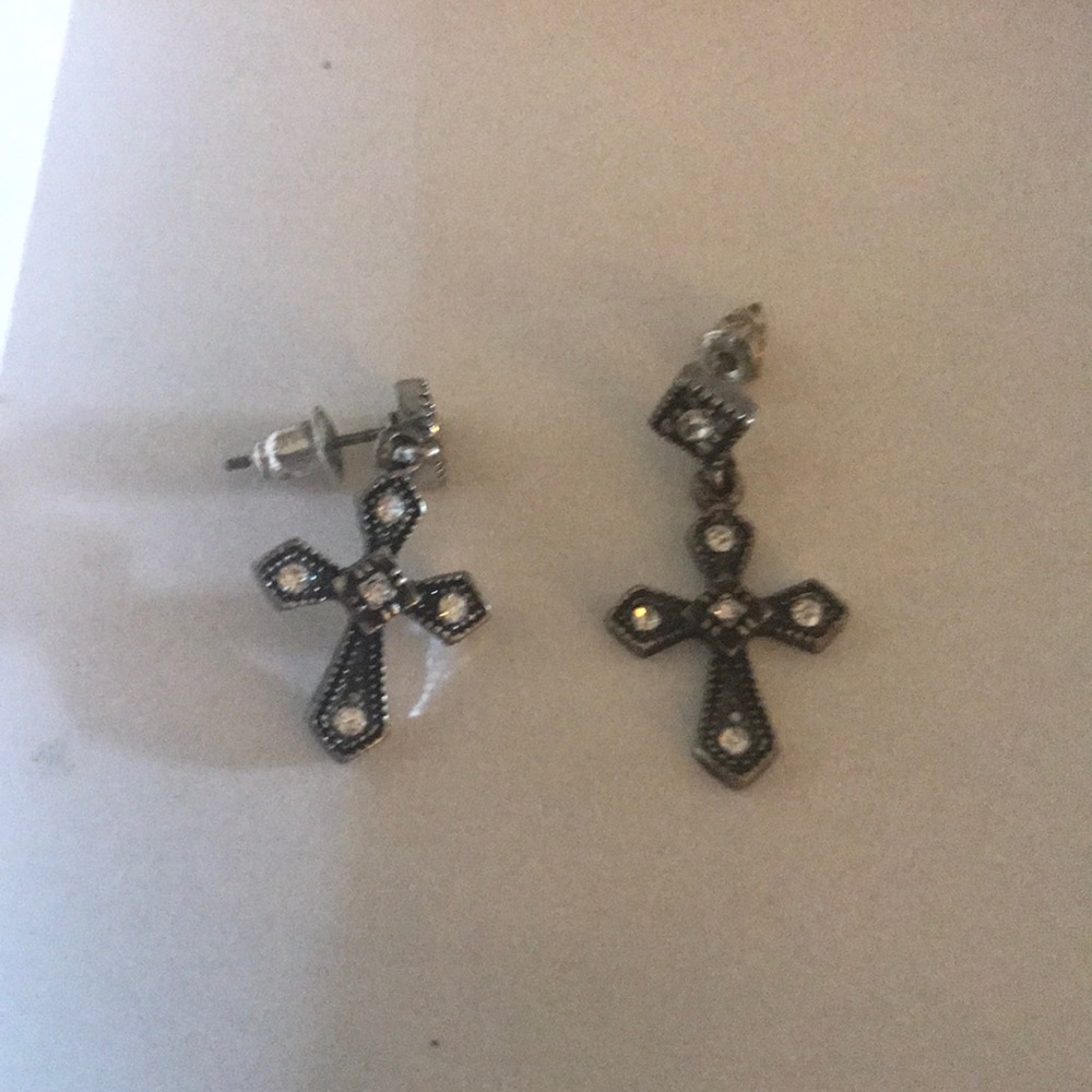 NWOT. Cross earrings with post